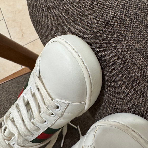 Gucci White Sneakers with Green and Red Stripe - Picture 12 of 14